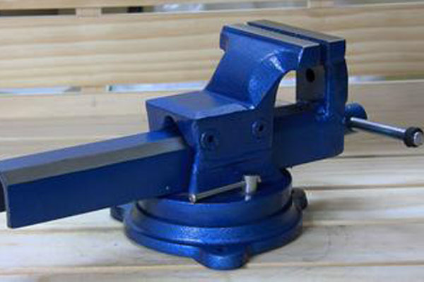 2022年解讀:臺(tái)虎鉗的結(jié)構(gòu)優(yōu)勢(shì)及應(yīng)用要點(diǎn)